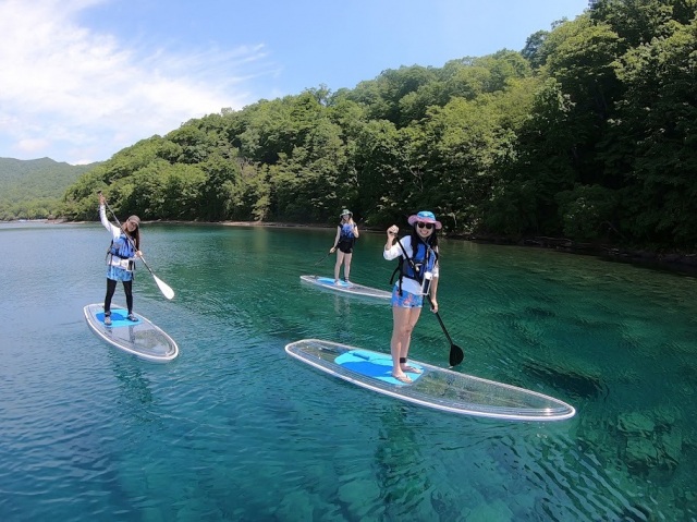 透明度抜群の支笏湖でクリアSUP！